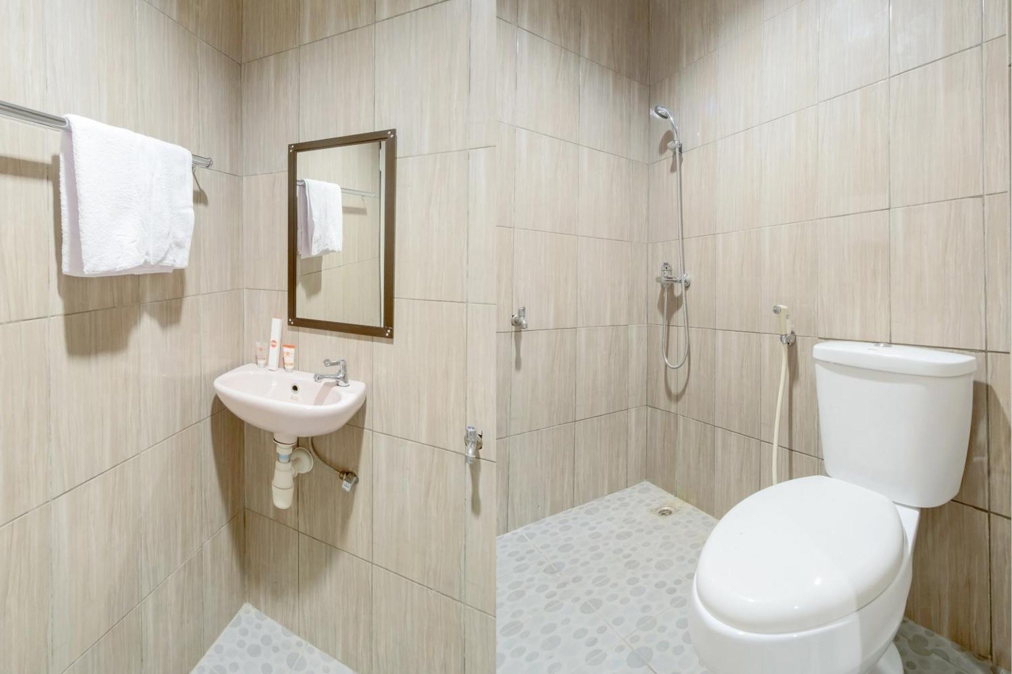 Oyo 622 Bakti Homestay Medan Bagian luar foto